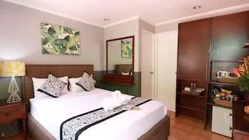 Standard, Loreland Farm Resort 1/1
