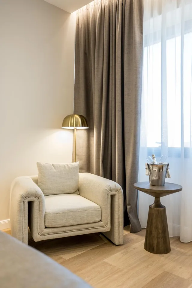 جناح جونيور، Atrium Hotel 5/8
