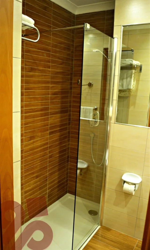 غرفة قياسية بسريرين منفصلين بإطلالة على البحر، Qawra Palace Resort & Spa 7/7
