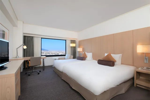 غرفة بريميوم بسريرين منفصلين بإطلالة على المدينة مع دخول صالة النادي، Ana Crowne Plaza Kobe 3/4
