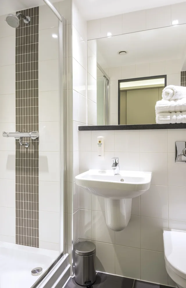 Cozy, Double Bed, No Window، Point A Hotel Paddington 5/9
