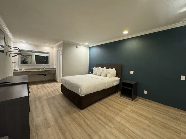 غرفة بسرير كوين لذوي الإعاقة، Baymont by Wyndham Bakersfield 2/4