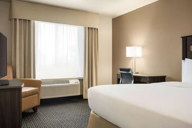 Room, King Bed, Baymont by Wyndham Hearne 1/4