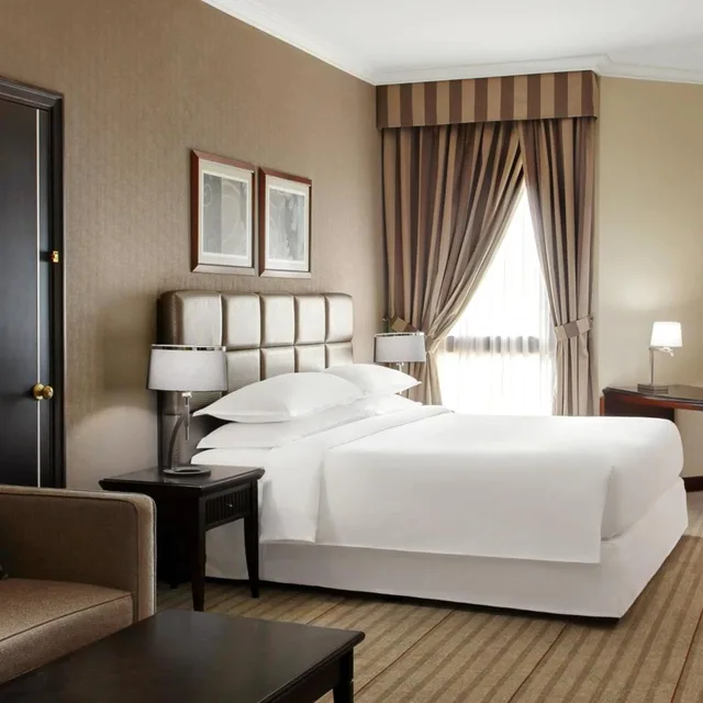 جناح جونيور بغرفة نوم واحدة مع دخول صالة النادي، فندق وأبراج شيراتون الرياض(Sheraton Riyadh Hotel And Towers) 2/5