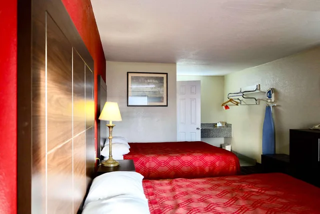 غرفة رباعية بسريرين كوين، Rodeway Inn Pauls Valley 3/6