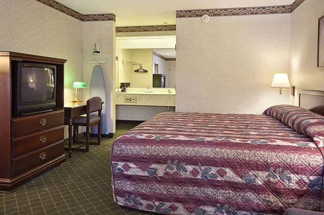 غرفة بسرير مزدوج للمدخنين لذوي الإعاقة، Super 8 By Wyndham Ruther Glen Kings Dominion Area 1/3