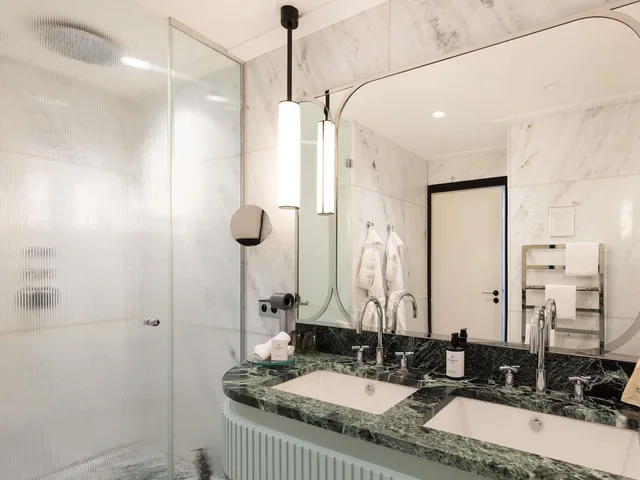 Signature, Suite, King Bed, Sea View, Sofa, Terrace, Mondrian Cannes 6/8