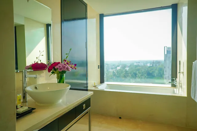 Junior Suite, King Bed, Crowne Plaza Pune City Centre 1/1