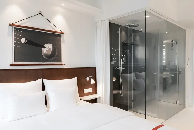 Lovely, Queen Bed، Ruby Luna Hotel Dusseldorf 4/4
