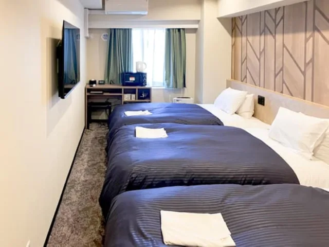 Semi Room, Triple, 3 Semi Double Beds, Smoking، Hotel Livemax BUDGET Yokohama Kannai 1/1