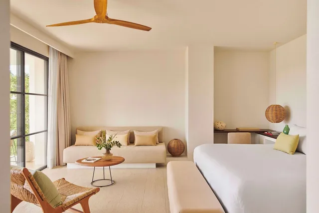 Junior Suite, King Bed, Golf Course View، La Zambra the Unbound Collection By Hyatt 2/2