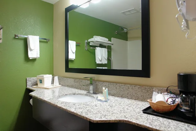 غرفة قياسية بسرير كينج، Quality Inn Jacksonville Near Camp Lejeune 3/4