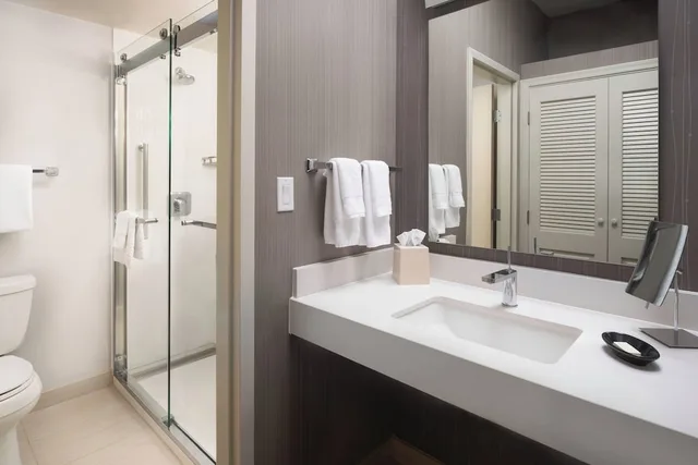 جناح بسرير كينج بغرفة نوم واحدة مع أريكة لذوي الإعاقة، Courtyard Phoenix Mesa 2/3