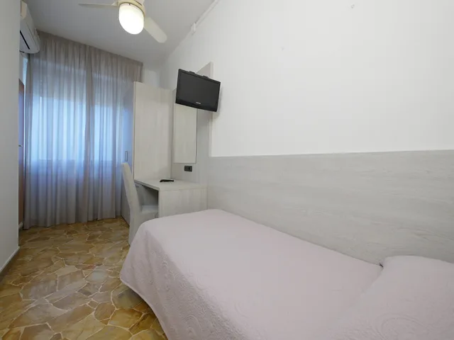 غرفة مفردة، Hotel Careggi 8/9