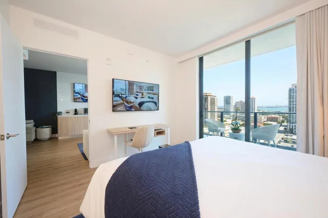 1 Bedroom, Suite, Partial Water View, Balcony، Gale Miami Hotel and Residences 2/2