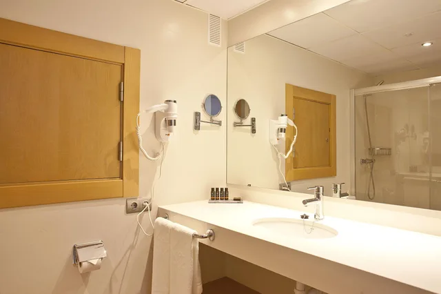 شقة سوبيريور بإطلالة على البحر بشرفة، Ponent Mar Aparthotel 5/5