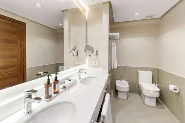 جناح رئاسي، Palmaroga Hotel Asuncion, Tapestry Collection by Hilton 5/5