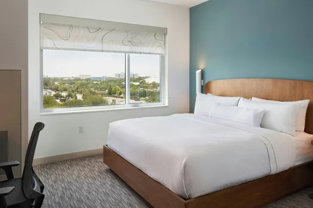 غرفة بسرير كينج لذوي الإعاقة، Element Orlando International Drive 2/5