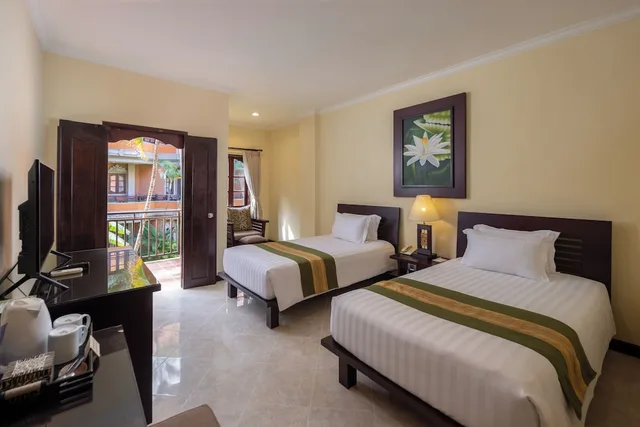 غرفة سوبيريور بسريرين منفصلين مع سرير إضافي، Adi Dharma Hotel Kuta 1/3