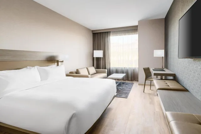 Room, King Bed, Sofa, AC Hotel Scottsdale North 6/10