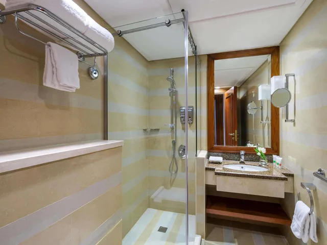 Classic, Quadruple, 4 Beds, Partial Haram View، سويس اوتيل المقام مكة(Swissotel Al Maqam Makkah) 4/6