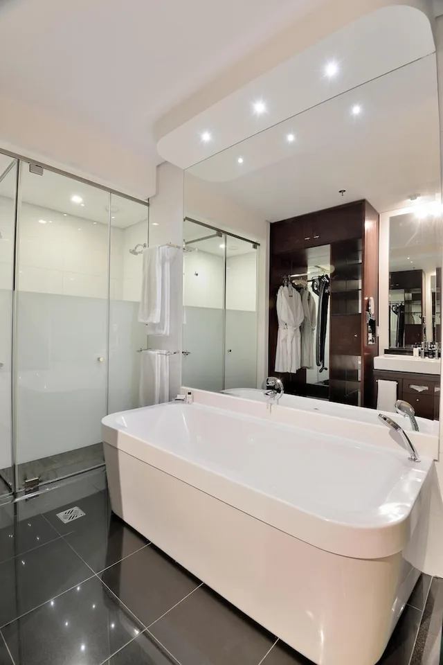 غرفة قياسية بسرير كينج لذوي الإعاقة، Davinci Hotel And Suites On Nelson Mandela Square 7/7