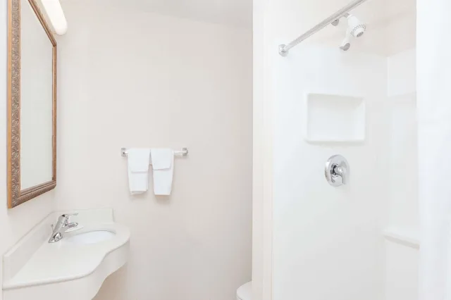 غرفة قياسية بسرير كوين، Days Inn By Wyndham Albany Suny 6/6