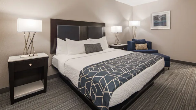 غرفة قياسية بسرير كينج، Best Western Plus Wilkes Barre-Scranton Airport Hotel 2/7