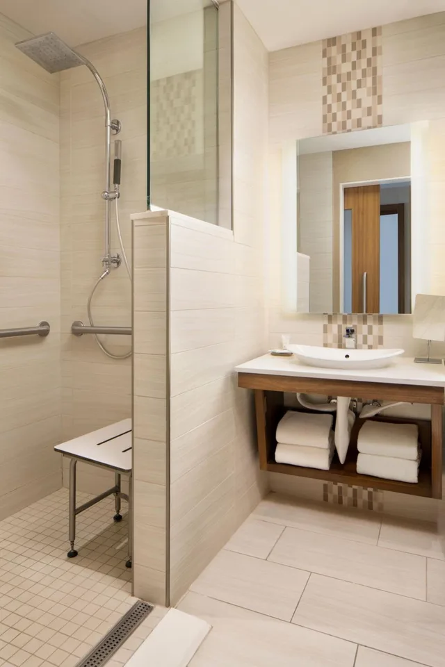 غرفة ديلوكس بسريرين كوين بحوض استحمام لذوي الإعاقة، The Westin Dallas Downtown 5/5
