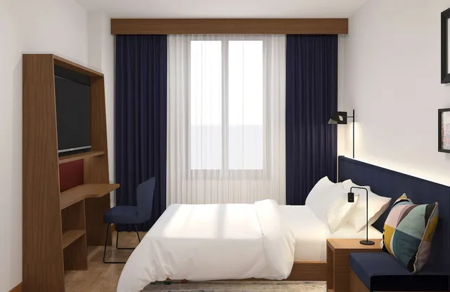 غرفة بسرير كوين لذوي الإعاقة، Hampton by Hilton Istanbul Arnavutkoy 1/8