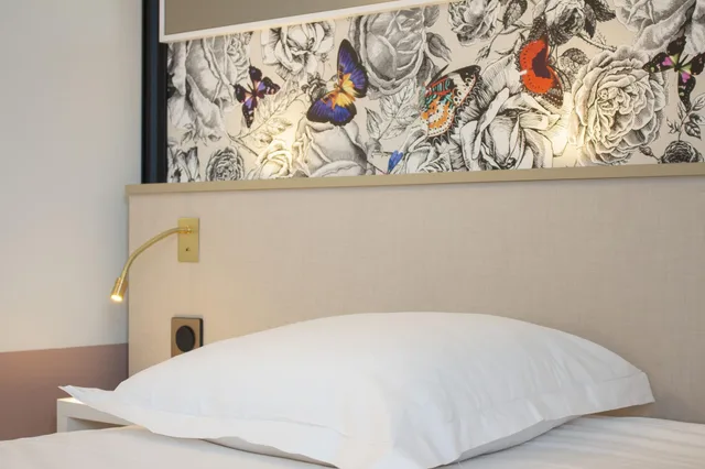 Connecting, Family, Brit Hotel Nantes La Beaujoire - L Amandine 4/6