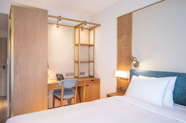 Superior, Pool or Ocean View، Radisson Hotel Saint-Denis, La Reunion 6/10