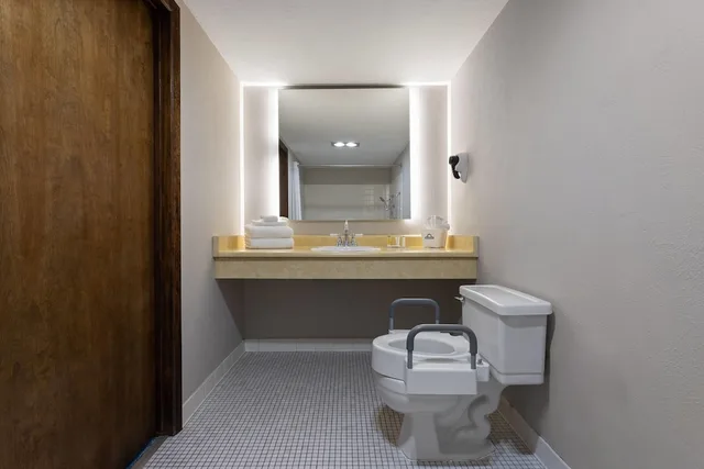 غرفة بسرير كينج لذوي الإعاقة، Days Inn and Suites by Wyndham Downtown Missoula-University 7/10