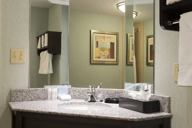 غرفة بسريرين مزدوجين، Hampton Inn & Suites Kokomo 3/3