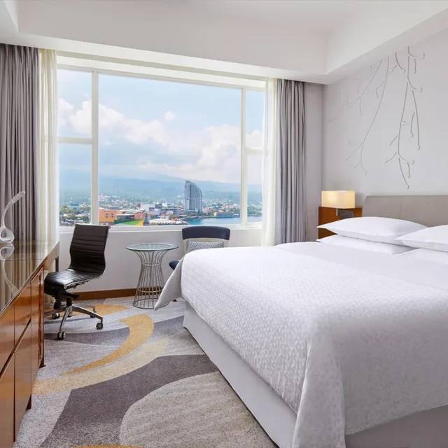 غرفة ديلوكس بسرير كينج بإطلالة على البحر، FOUR POINTS BY SHERATON MANADO 3/10