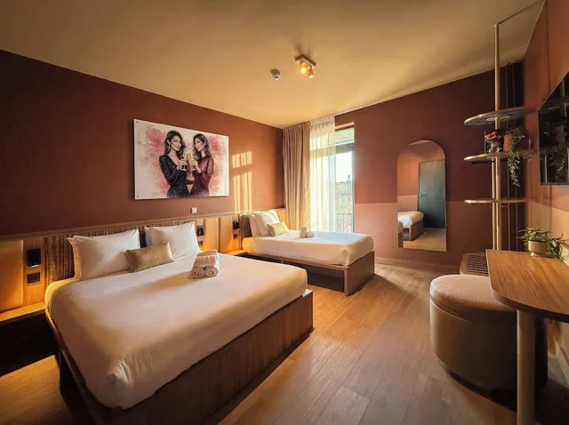 Room, Triple, 1 Double and 1 Single Bed, De Pijp Boutique Hotel 4/10