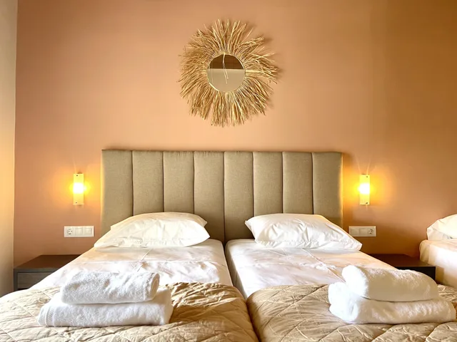 استوديو ثلاثي، Oasis Beach Club 2/2