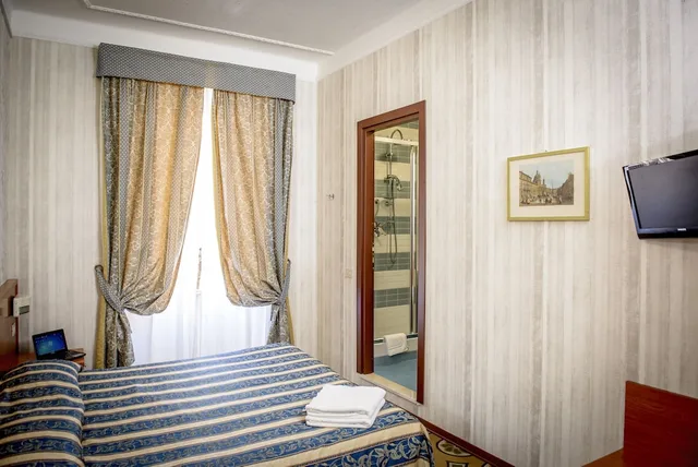 Room, Twin Beds, Hotel Emmaus 2/6