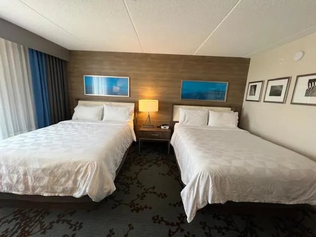غرفة قياسية بسرير كينج وسريرين كوين، Holiday Inn Mississauga Toronto West 1/10