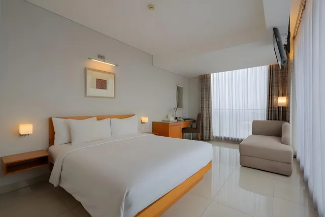 غرفة جونيور بسرير كينج، Hotel The Capital Surabaya 1/1