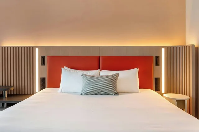 غرفة سوبيريور بسرير كينج، Courtyard By Marriott Paris Saint Denis 4/8