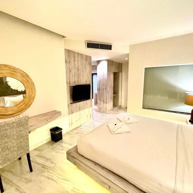 جناح، De Coze Hotel 7/10