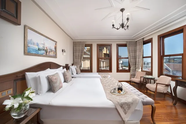 غرفة سوبيريور ثلاثية بسرير كوين وسرير فردي، BENDER HOTEL 3/5
