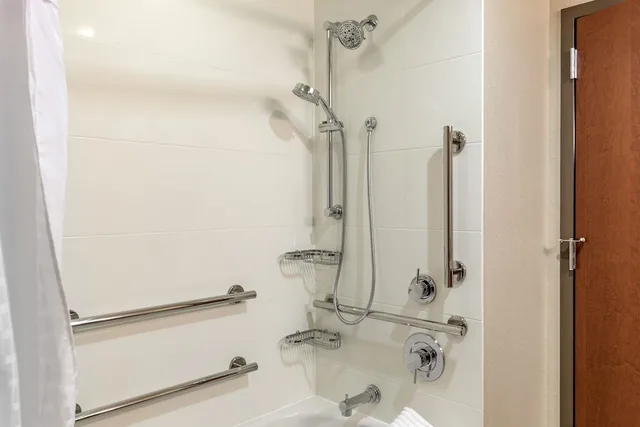 جناح بسريرين كوين لذوي الإعاقة، Comfort Inn & Suites Boise Airport 3/3