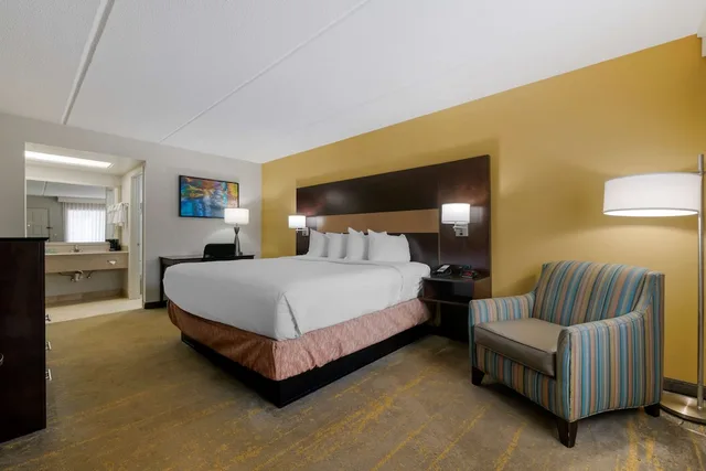 غرفة قياسية بسرير كينج للمدخنين، Best Western Inn of Palatka 5/8