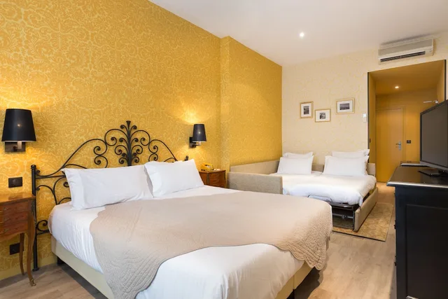 غرفة عائلية بسرير مزدوج مع أريكة، Hotel Le Grimaldi by HappyCulture 2/10
