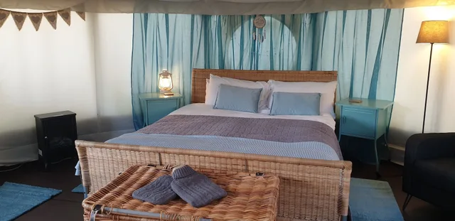 tent, shared bathroom, The Little Hide - Grown Up Glamping 2/10