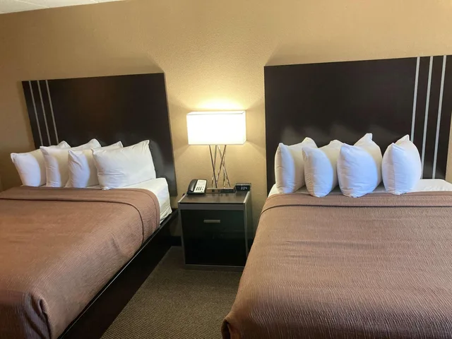 غرفة بسرير كوين، Best Western Plus Reading Inn & Suites 3/4