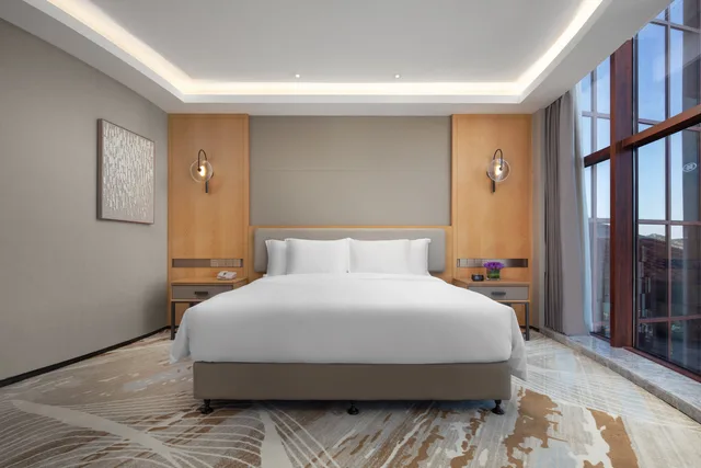 غرفة قياسية بسرير كينج، Crowne Plaza Zhoushan Seaview 1/5