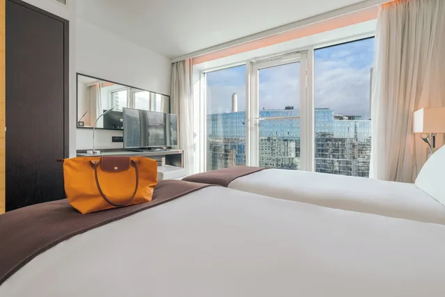 جناح سيغنتشر بسرير كينج وسريرين منفصلين بغرفتي نوم، Pestana Chelsea Bridge Hotel & Spa 7/10